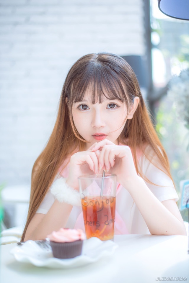 生命如横越的大海，我们相聚在一这条小船上。死时，我们便到了岸，各去各的世界。